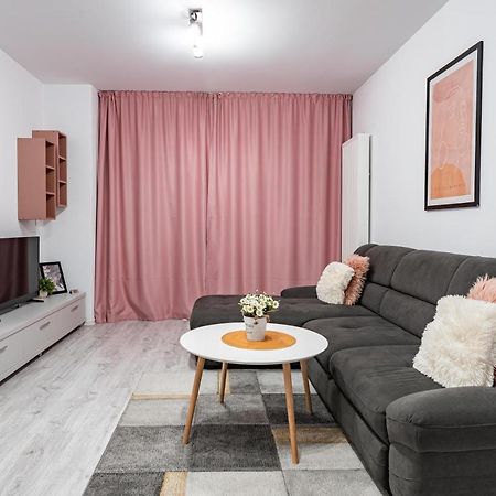 One Apartment Брашов Екстер'єр фото
