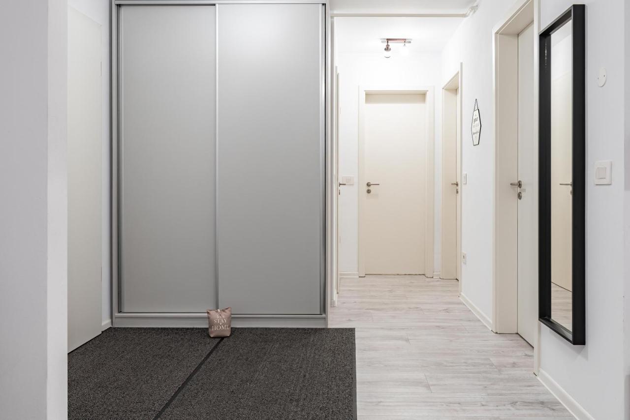 One Apartment Брашов Екстер'єр фото